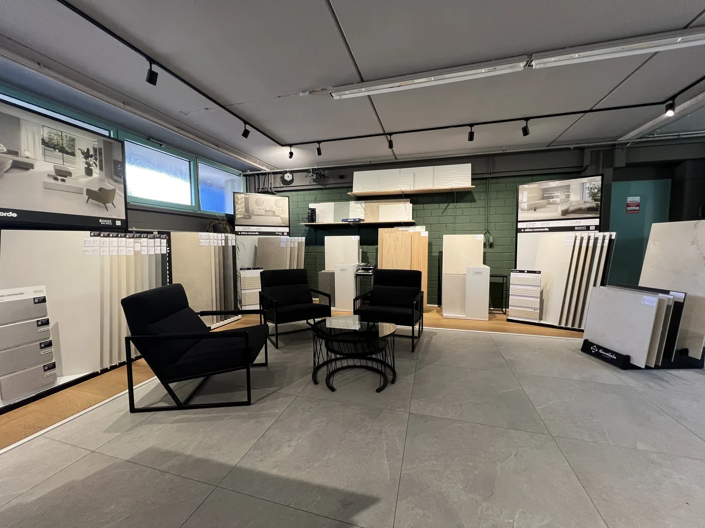 Showroom – Fliesen-Stellwand im Detail